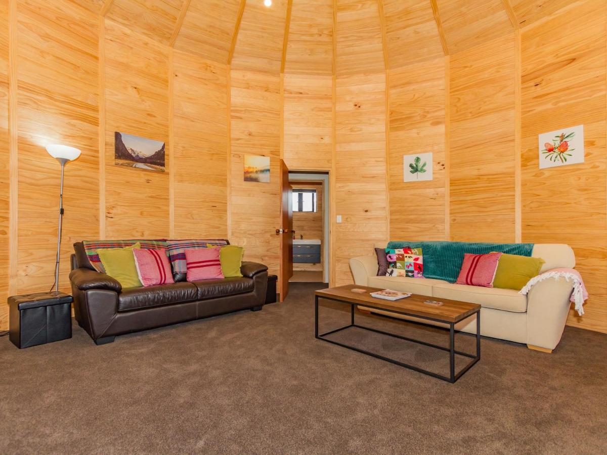 The Snowglobe - Ohakune Modern Yurt Style Chalet Exterior foto